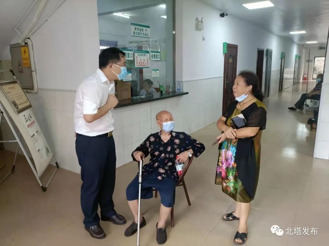 点赞！新滩镇街道100岁老人主动接种新冠疫苗
