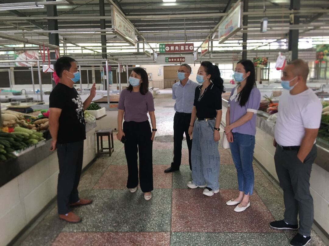 市商务局督查北塔区农贸市场疫情防控工作