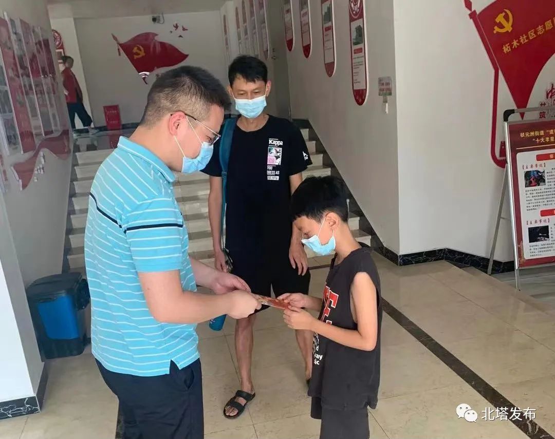走访困难党员子女 点亮求学求知路