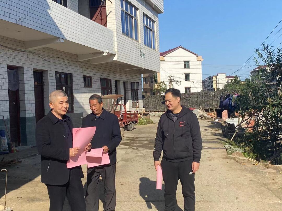 宣传禁毒、反电诈走进群众身边