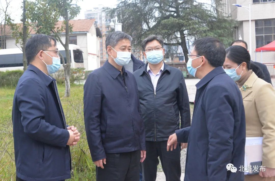 ​严华在北塔区暗访检查疫情防控工作时要求：全力守护人民群众生命安全和身体健康