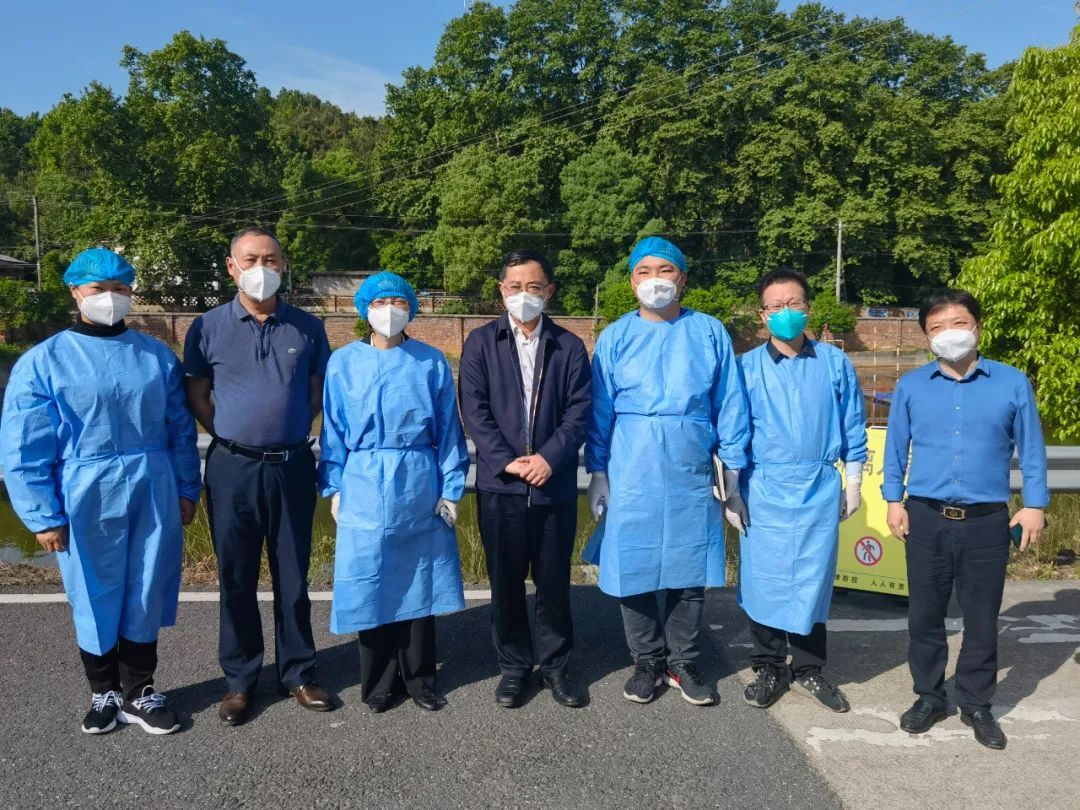 肖平到隆回看望慰问疫情隔离点工作人员
