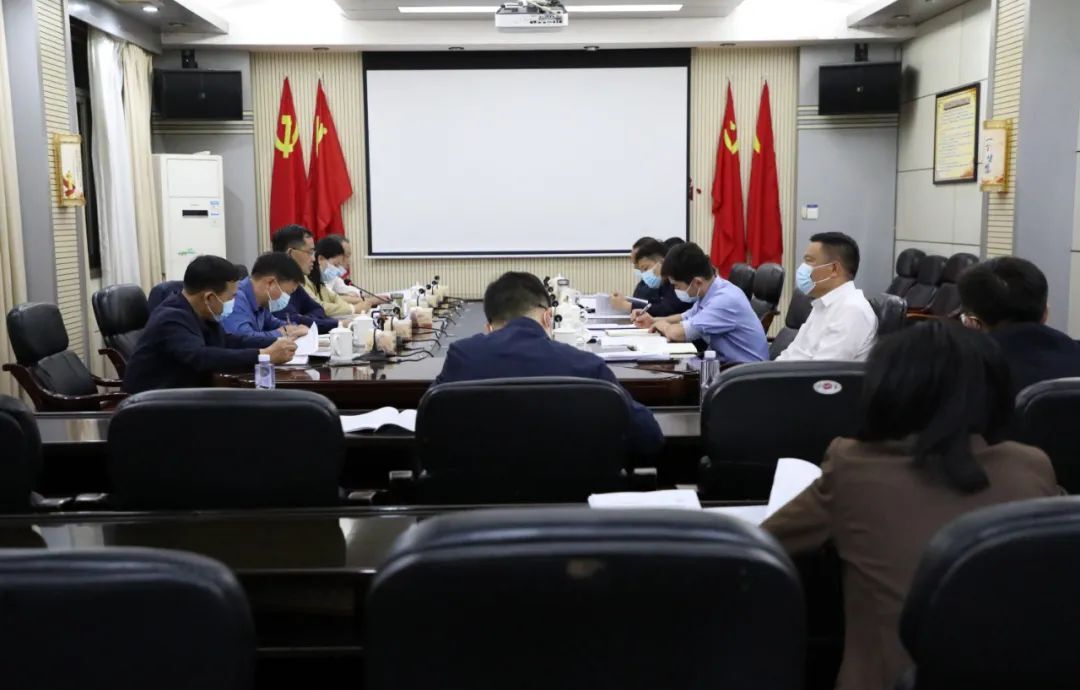 肖平主持召开2022年第15次区委常委会会议