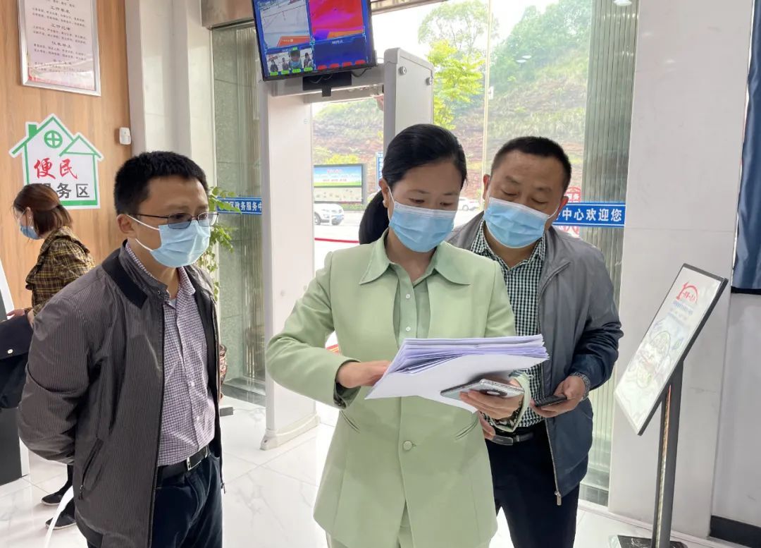 姚文娟到北塔区政务服务大厅开展“走流程、解难题、优服务”行动