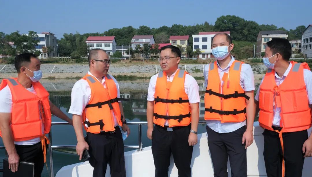 肖平带队巡河 守护一方碧水