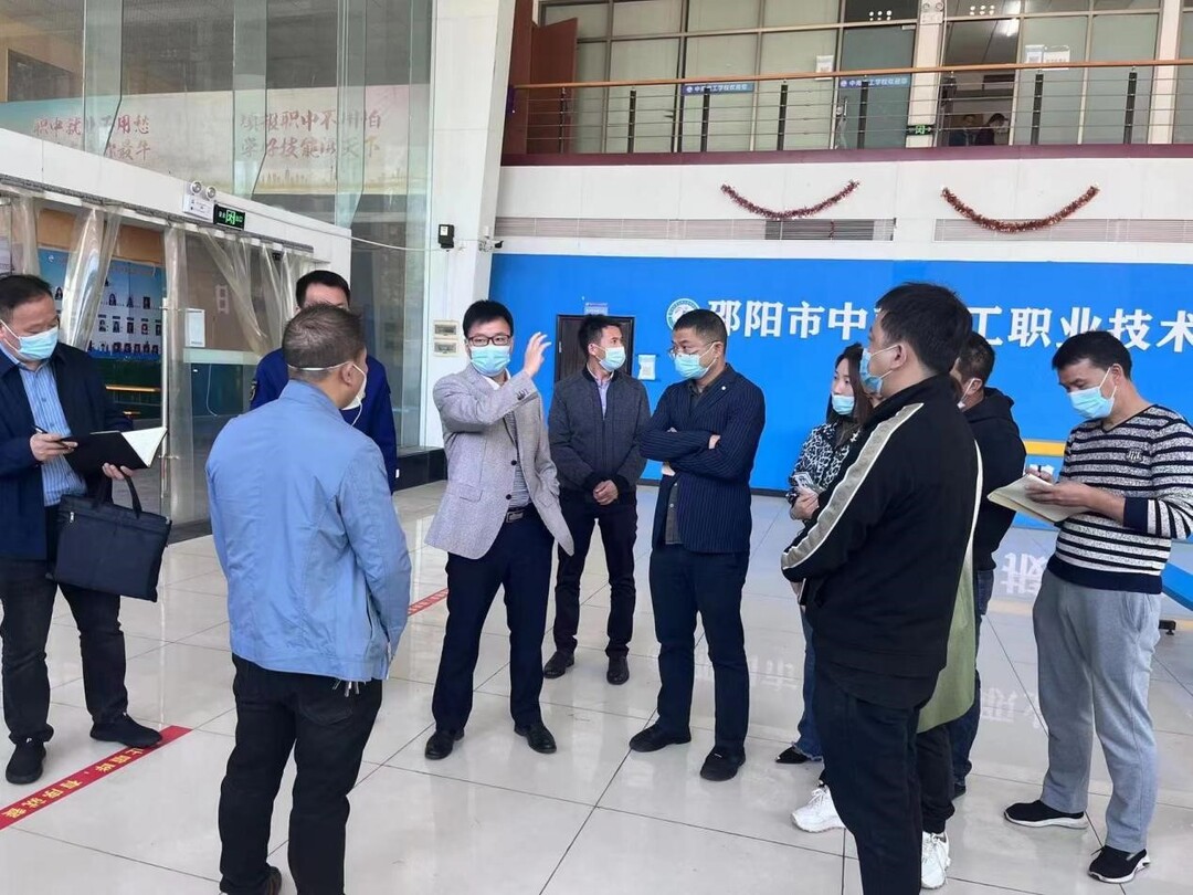 刘恒忠深入校园检查指导安全工作