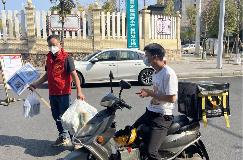 众志成城渡难关机关党员勇当先