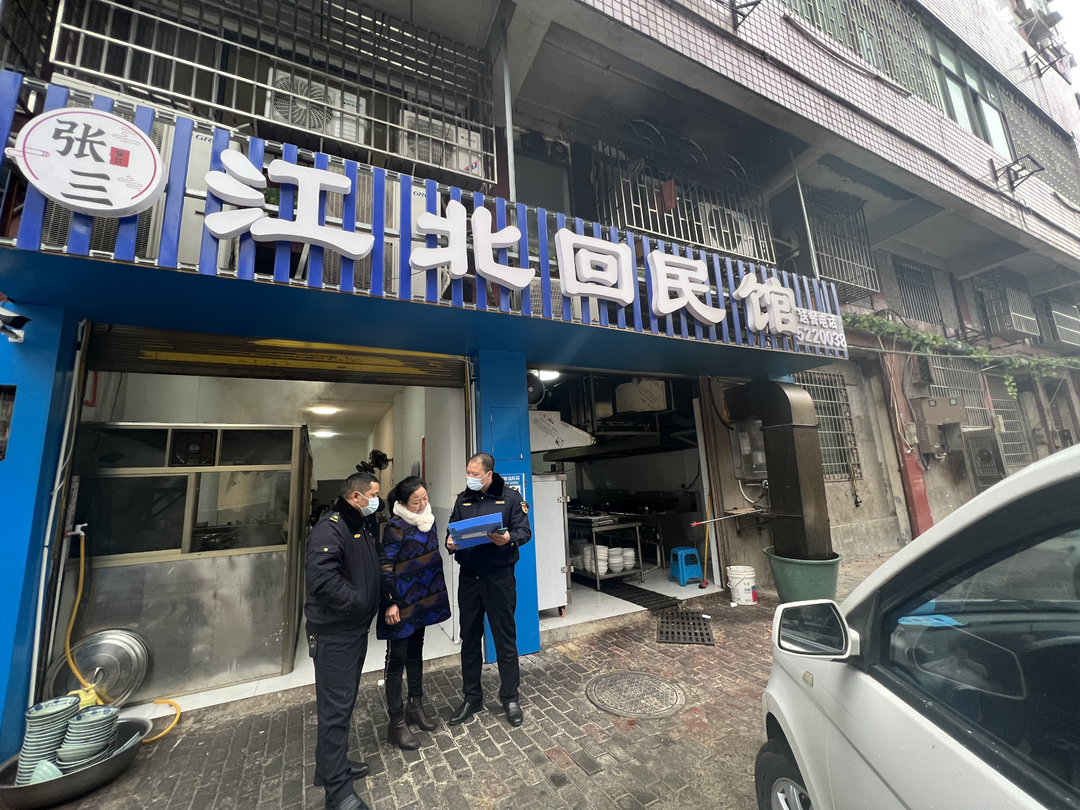 北塔区城管执法局开展 优化营商环境工作整治检查