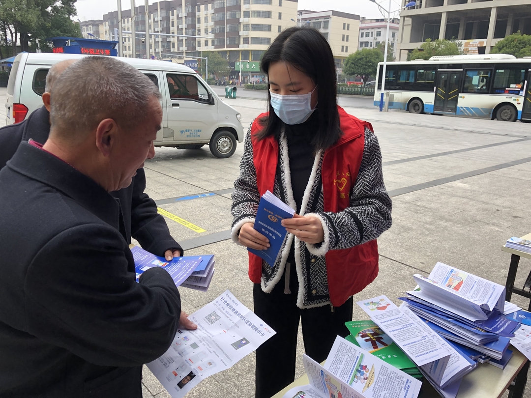 北塔区人社局开展“宪法宣传周”集中宣传活动