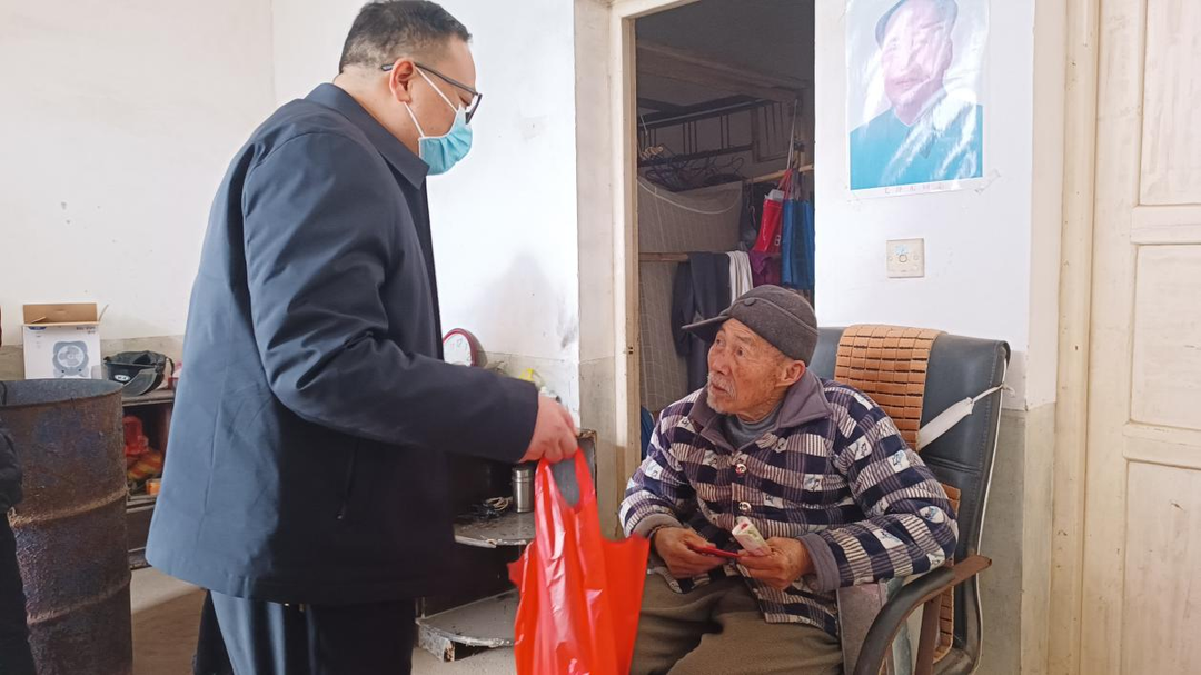 蒋劲飞到苗儿村开展春节前走访慰问活动