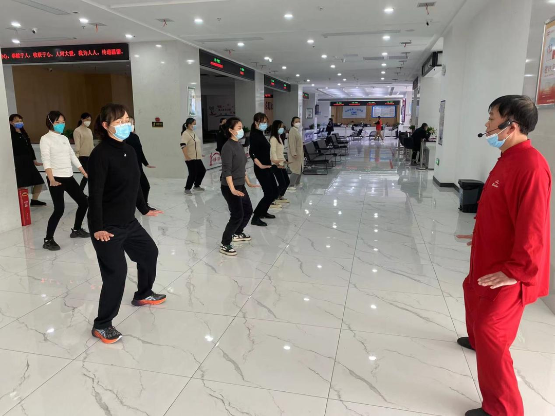 辞旧迎新 “锦”上添花--北塔区政务服务中心开展八段锦健身教学活动