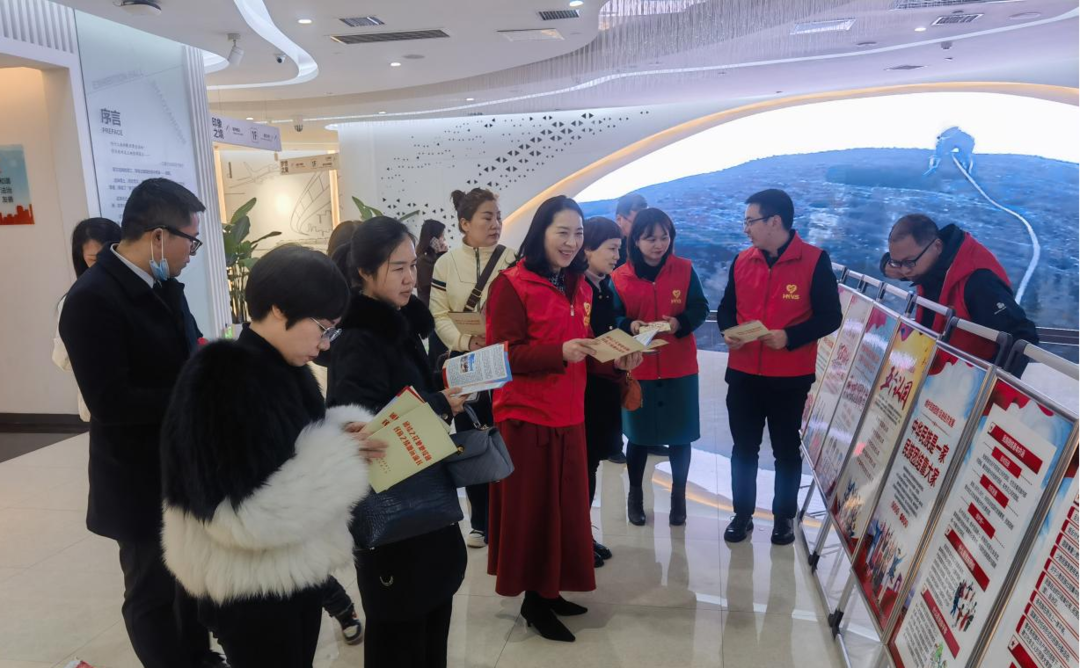 北塔区政协第三联组在调研活动中积极开展民族团结进步创建宣传活动