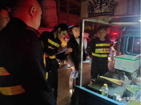 出手了！北塔从严整治学校周边流动摊贩
