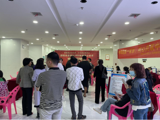 四月芳菲醉 万家送“岗”来 ——“服务民企促发展 扩大就业惠民生 ”