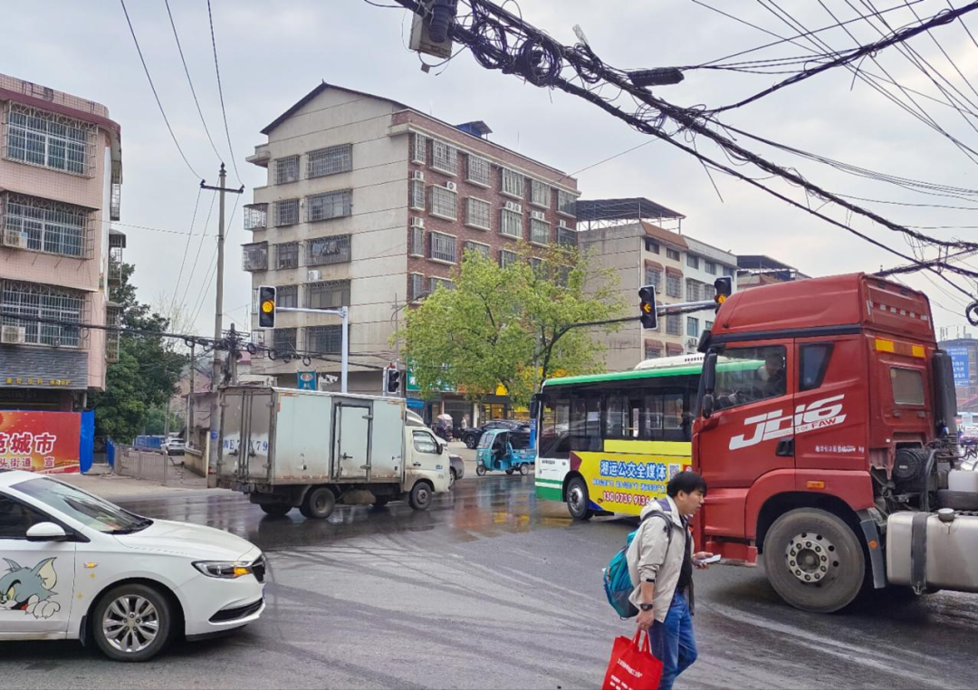 巡察促红绿灯“上岗”