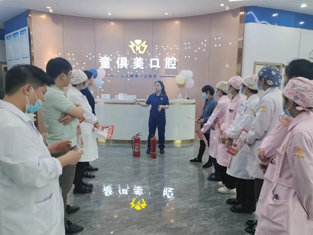 “坚决打赢安全生产和消防安全翻身仗” ——北塔大队走进辖区商铺开展消防疏散演练及宣传培训活动