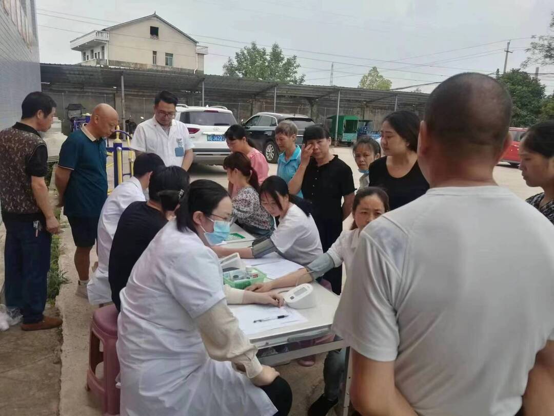 北塔区卫健系统深入企业送健康