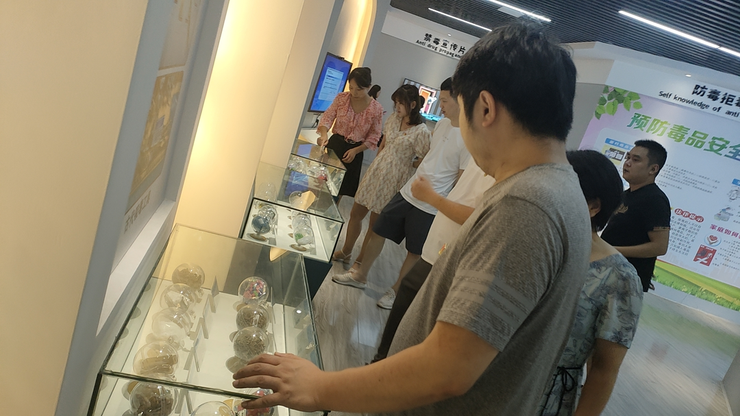 北塔区财政局集中参观禁毒教育基地