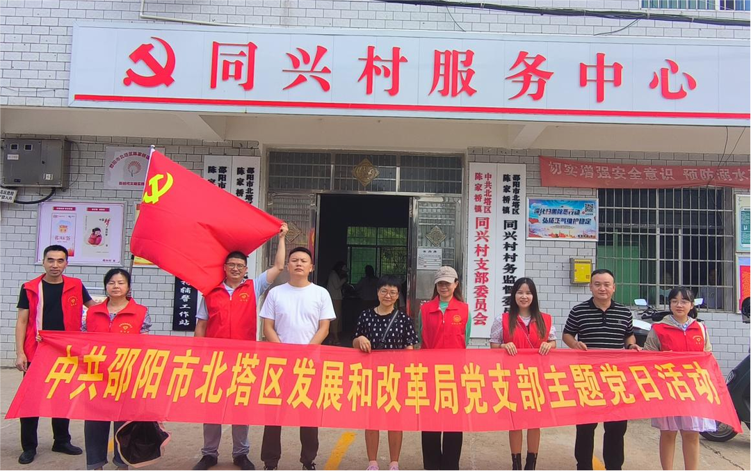 党建引领：卫生大清扫 党员先行做表率