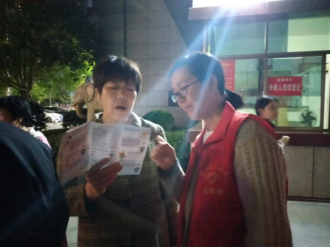 北塔区人社局开展社保宣传活动