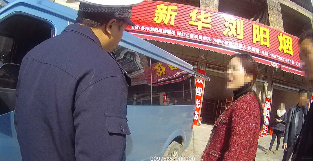 北塔交警：查获一起非法运输烟花爆竹违法行为