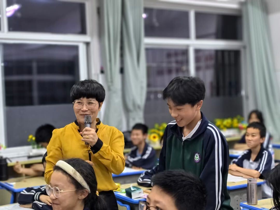 人大代表进校园 “5·20”爱与知识护成长