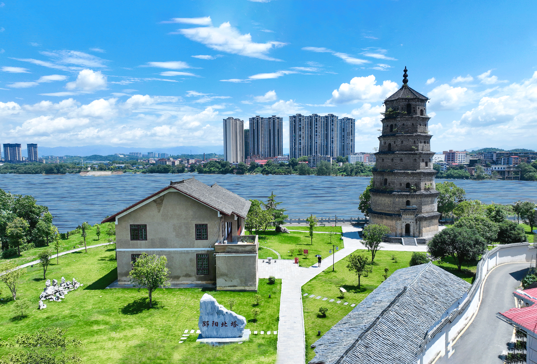 北塔区：乡村旅游产业兴 桃李树下酒香飘