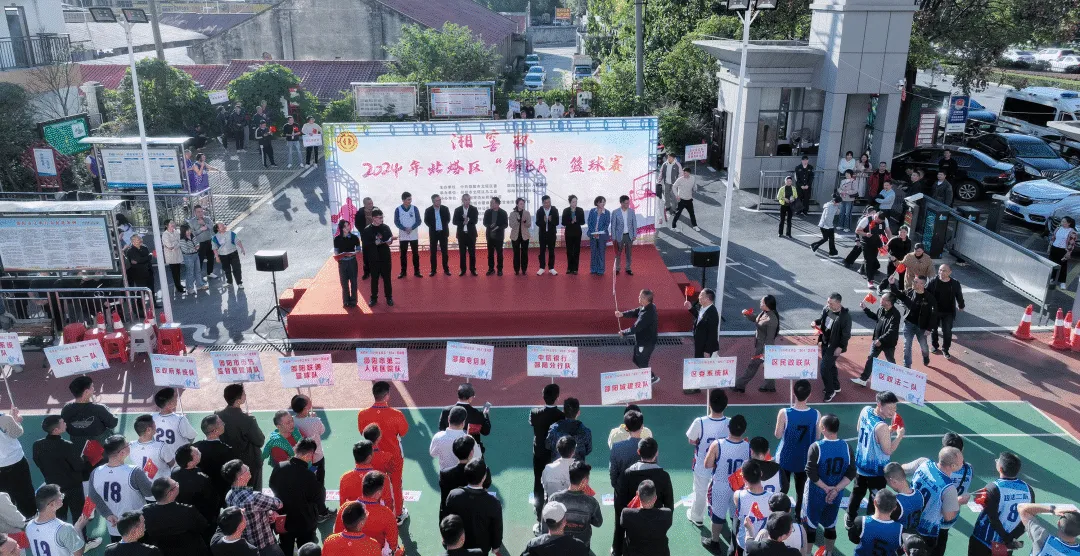 组图丨“街BA”首场比赛火热开赛 快为你支持的球队打call