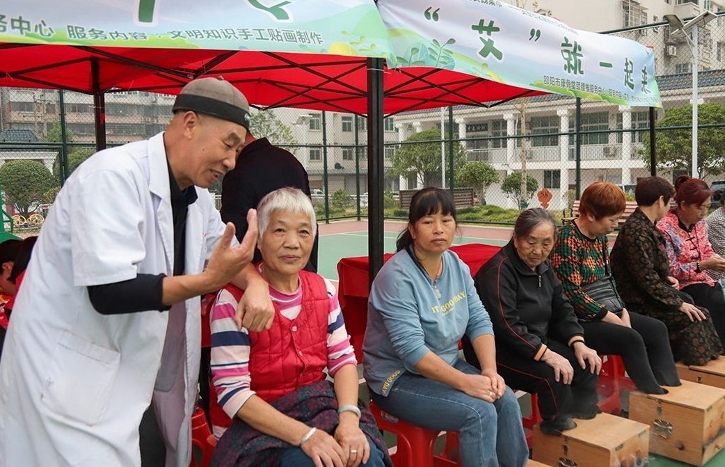 邵阳北塔：暖心！“文明实践集市”受热捧