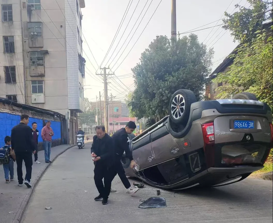 北塔区：“兵教师”路遇车祸砸窗救人 党员先锋铸师魂