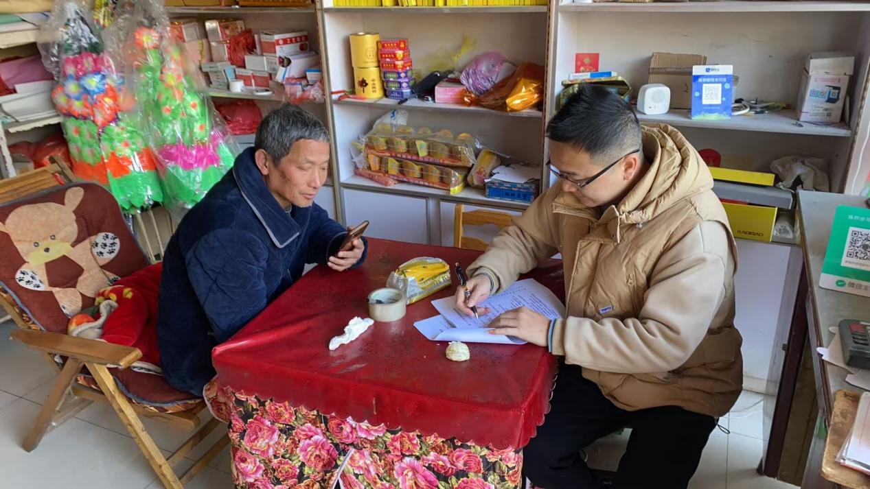 “敲门行动”暖人心，安全防范入民心