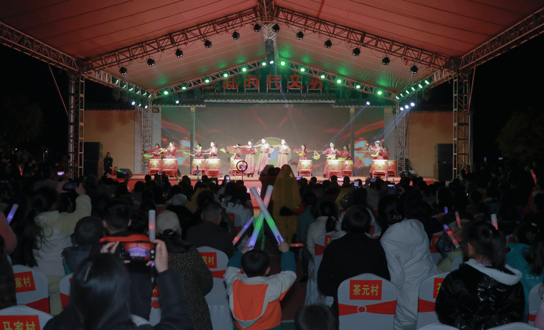 【我们的节日·元旦】茶元头街道举行首届群众村晚 共庆元旦迎新年