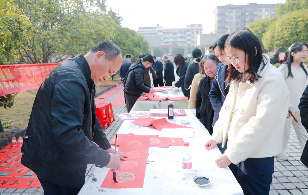 “手写春联更有年味” 明天上午这里免费领！