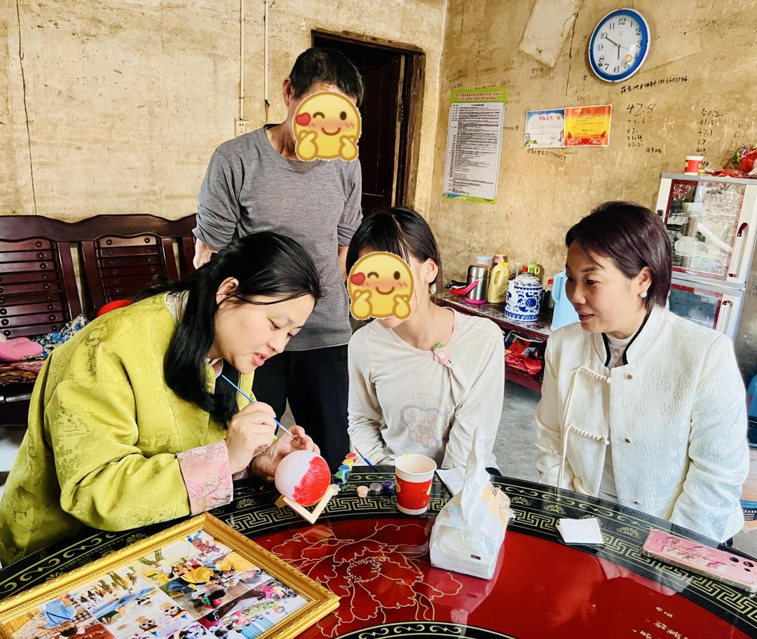 "圆梦使者"陪伴事实孤儿绘制七彩未来