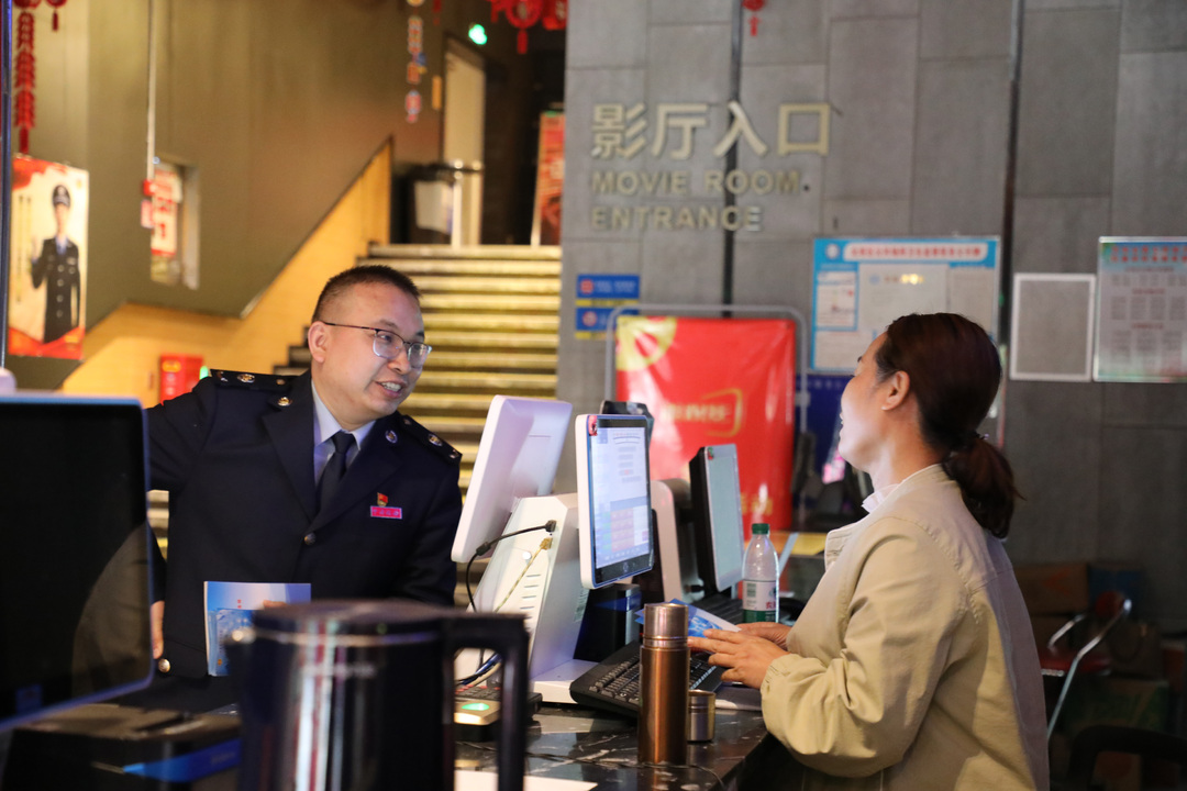邵阳北塔税务：“不打烊”特色服务，破解夜市商户“办税难”问题
