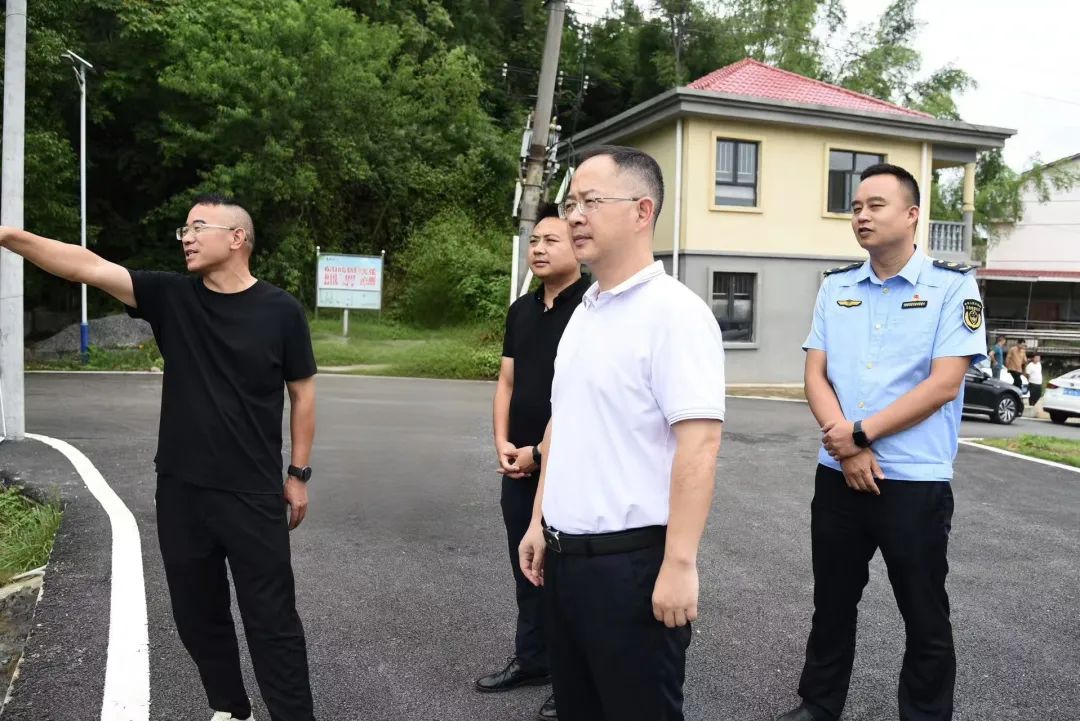 张龚深入辖区督导防汛减灾工作