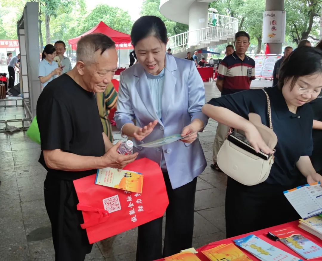 北塔区开展“守住钱袋子 护好幸福家” 防范非法集资集中宣传活动