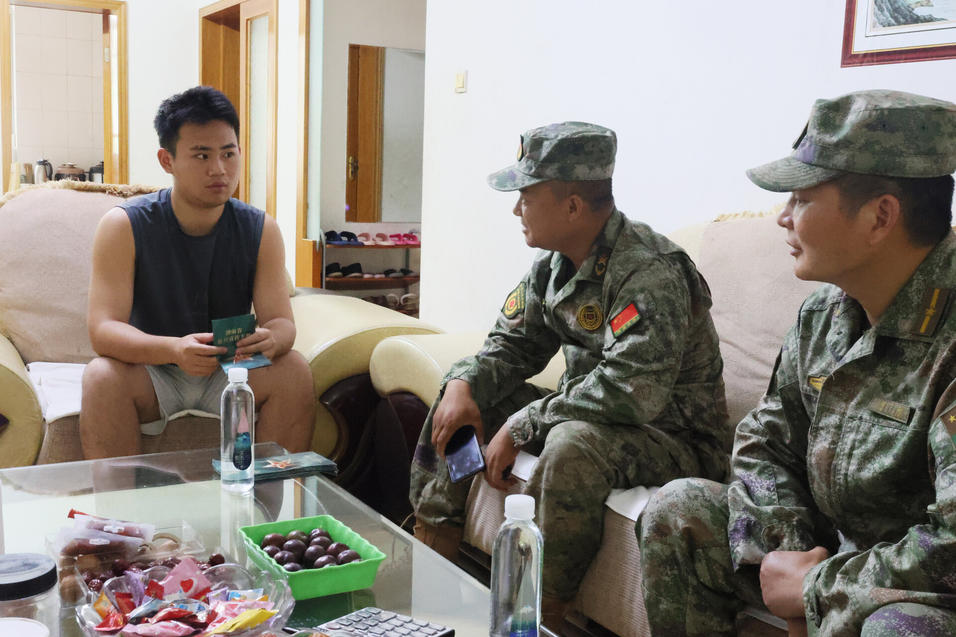 邵阳北塔区征兵号角嘹亮，线上“燃屏”线下“入户”点燃青年报国志