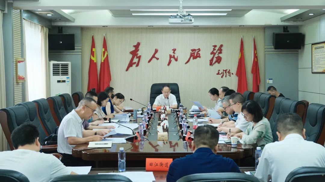 区委农村工作领导小组2025年第三次会议召开