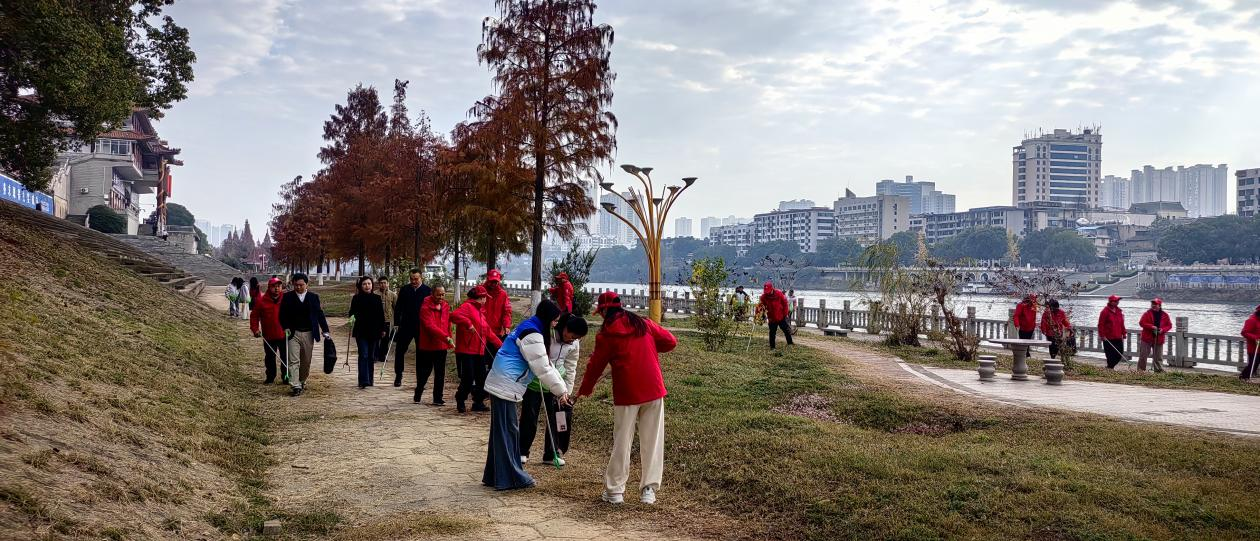 团组织深入基层宣讲党的二十届四中全会精神  状元红志愿者以行动践行使命担当