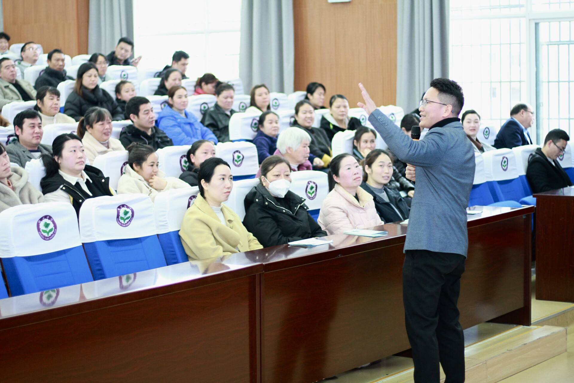 “向阳花”开暖人心 家校共育护中考——北塔区举行省重点民生实事家庭教育指导服务专题讲座