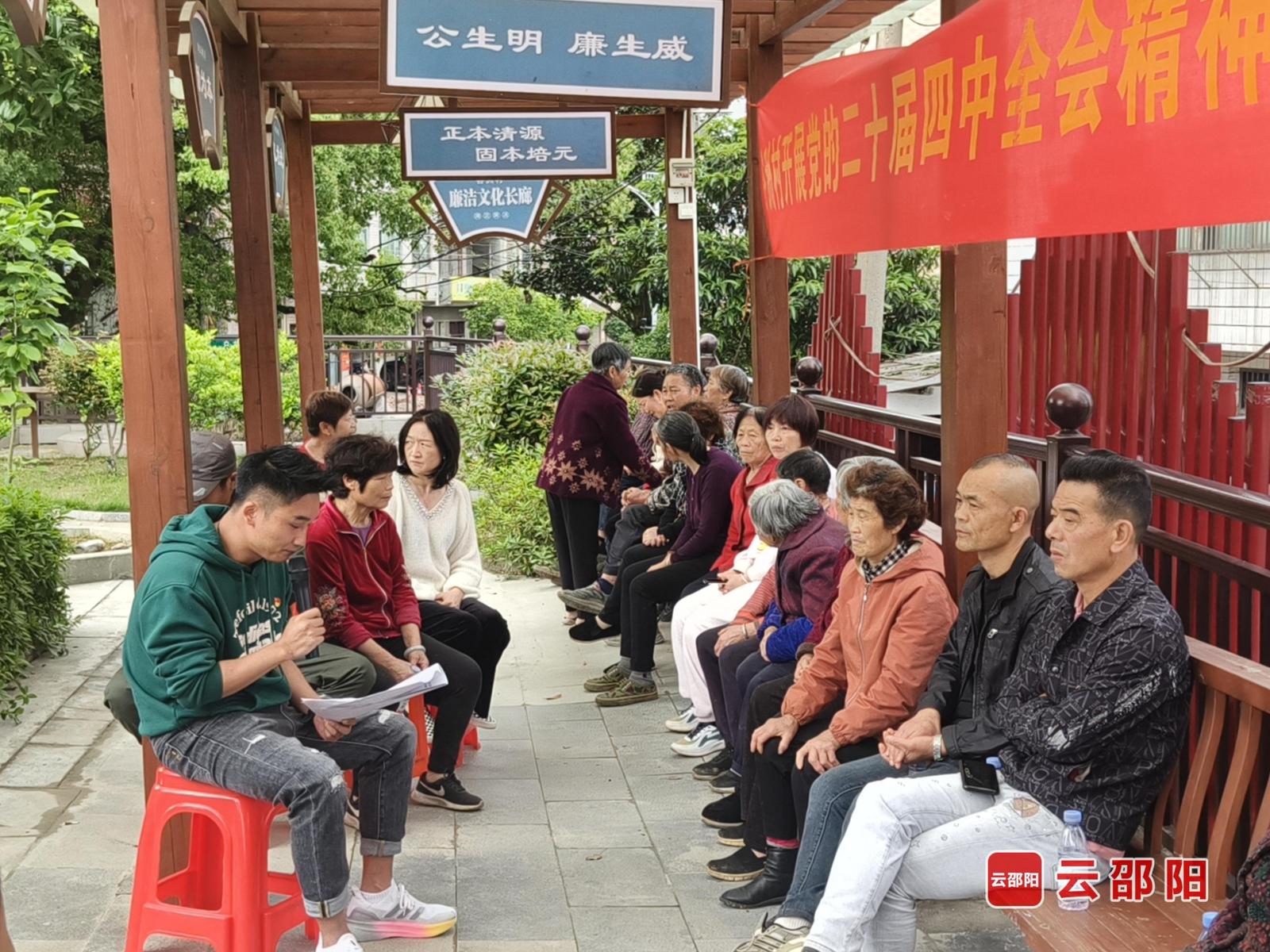 乡音传党音 理论润民心  北塔区微宣讲让全会精神走进谷洲村田间地头