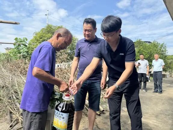 浓情端午暖民心 履职实干助振兴——九三学社北塔一、二支社开展调研慰问系列活动(图2)