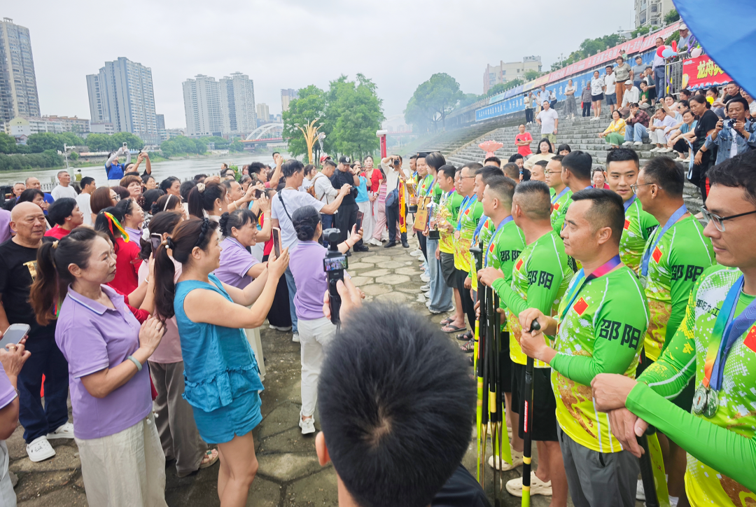 九江龙舟队，我们追定了！