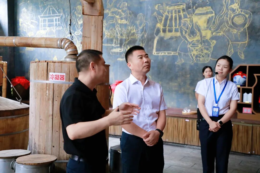 聚焦产业发展 深入一线问需解难