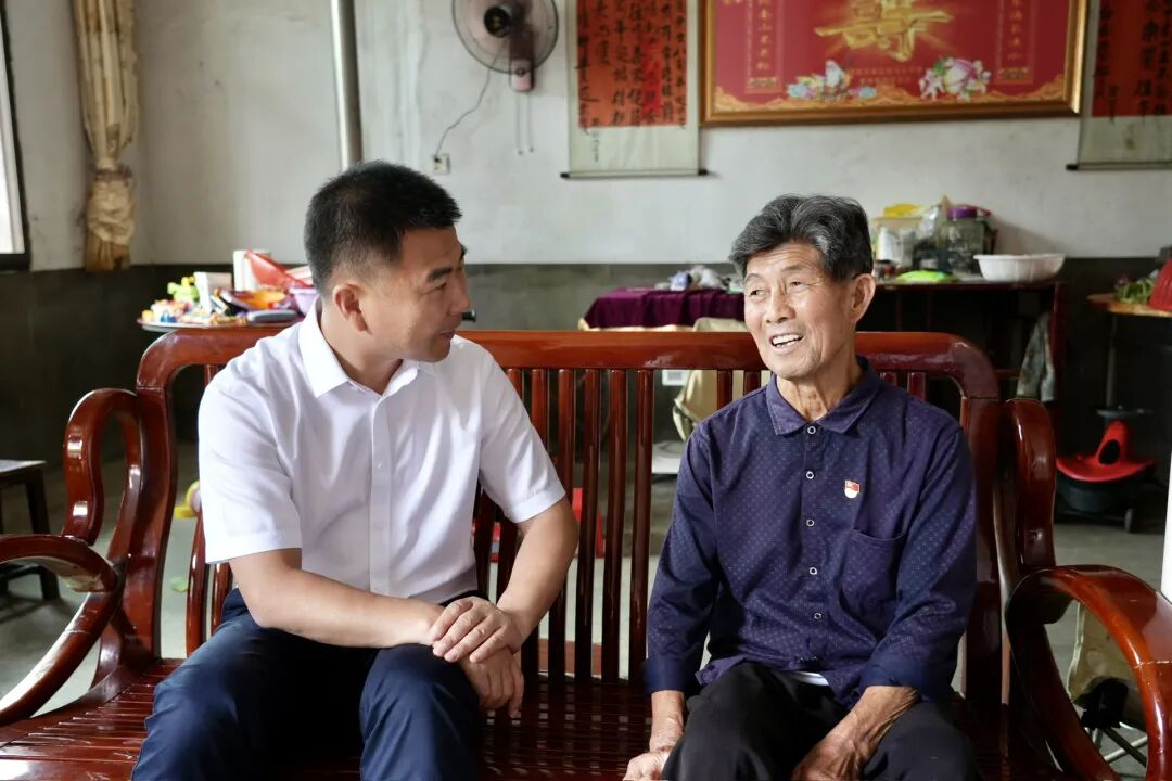 曾晚生“七一”走访慰问困难党员 向全区广大党员致以节日问候
